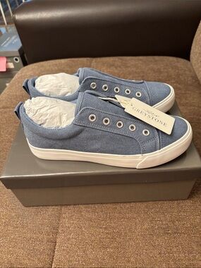 Greystone women’s Casual Slip-On Sneakers in Denim Blue